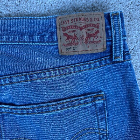 Levi's 501 Jeans Mens 31 x 32 Blue Button Fly Original Fit Straight Medium Wash - Picture 3 of 16